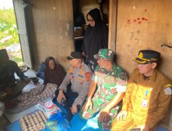 Kapolsek Muara Dua Bersama TNI Serahkan Bantuan Kepada Warga Kurang Mampu dan Sakit Menahun