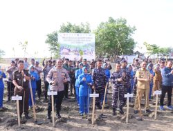 Kapolres Lhokseumawe Hadiri Penanaman 2000 Pohon Mangrove Nasional