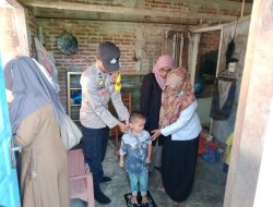 Peduli Stunting, Bhabinkamtibmas Dampingi Petugas Kesehata Survei Terhadap Balita