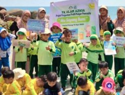 Kampanye Kebersihan Pantai Pelangi Anak-anak TK Alam Azkia