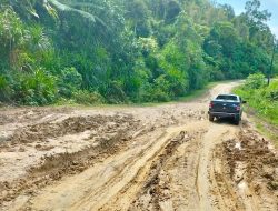 Warga Keluhkan Kondisi Jalan Rusak dan Berlubang