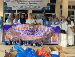 DWP Disdikbud Banda Aceh Berbagi Takjil Untuk Keluarga Pasien dan Medis RSUD Meuraxa
