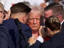 Donald Trump Selamat Dari Aksi Penembakan Dan Hanya Kena Telinga