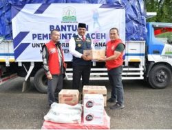 Pj Gubernur Aceh Serahkan Bantuan Masa Panik Simeulue