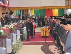 Rapat Paripurna di Gedung Utama DPR Aceh Meriahkan Pelantikan 76 Anggota Dewan