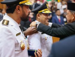 Mualem-Dek Fadh Dilantik Jadi Gubernur & Wagub Aceh