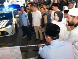 Gubernur Mualem Santuni Anak Yatim dan Lepas Pawai Takbir Idul Fitri 1446 Hijriah