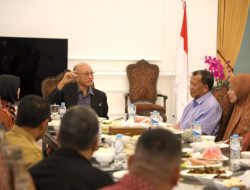 Wali Nanggroe Terima Kunjungan Hamid Awaluddin, Silaturahmi dan Bahas Rencana Penambahan Batalyon di Aceh