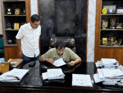 Mualem Tiba di Banda Aceh, Langsung Bekerja Hingga Larut Malam