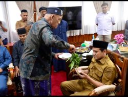 Ulama dan Tokoh Politik Aceh Lepas Keberangkatan Wagub Fadhlullah ke Tanah Suci