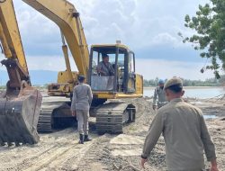 Terkait Laporan Masyarakat, Satpol PP dan WH Aceh Besar Turun ke Lokasi Pengurukan Pasir Laut di Baitussalam