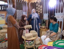 Ketua Dekranasda Aceh Besar Promosikan Kerajinan Lokal di Ajang Inakraf