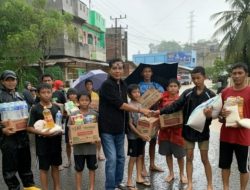 Anggota DPRK Lhokseumawe Bagikan Sembako untuk Korban Banjir