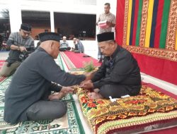 Usai Dilantik Syech Muharram, Keuchik Leu-Ue Disambut Prosesi Adat Peusijuk