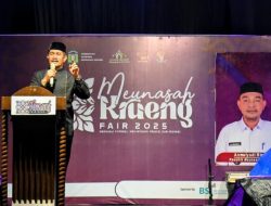 Diiringi Guyuran Hujan Deras dan Dentuman Rapai, Wabup Syukri Buka Meunasah Krueng Fair 2025