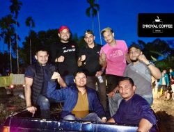 Relawan D’Royal Coffee Space Tembus Banjir Bukit Linteung Langkahan Aceh Utara