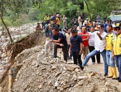 Sekda Aceh Terjebak Longsor di Gayo Lues Saat Antar Bantuan