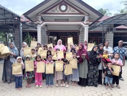Istri Gubernur Aceh Santuni dan Baju Lebaran Anak Korban Banjir dan Yatim