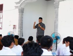 Singgah di SMAN 1 Meukek, Kadisdik Aceh Beri Motivasi ke Siswa dan Guru