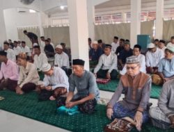 Warga Antusias Laksanakan Shalat Idul Fitri di Meunasah Leu Ue