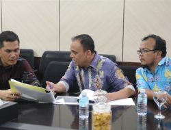 Mualem Pimpin Rapat Bahas Validasi Data JKA Bersama Sekda dan Dinkes