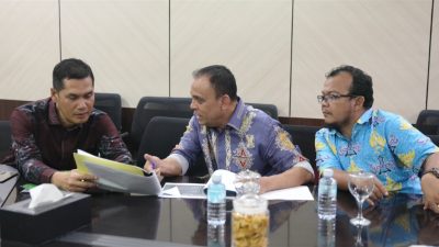 Mualem Pimpin Rapat Bahas Validasi Data JKA Bersama Sekda dan Dinkes