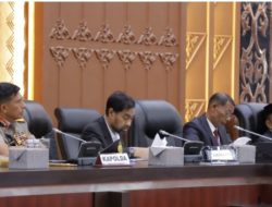 Rapat Paripurna DPRA Dihadiri Kapolda Aceh