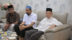 Gubernur Aceh Takziah ke Rumah Duka  dr. Zaini Abdullah