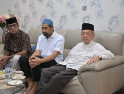 Gubernur Aceh Takziah ke Rumah Duka  dr. Zaini Abdullah