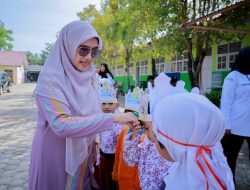 Ketua Pokja Bunda PAUD Aceh Besar Beri Semangat Siswa di Sukamakmur