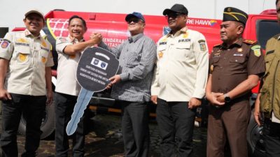 Tito Serahkan 1 Unit Fire Hawk Multifungsi untuk Pemkab Bener Meriah