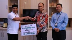 Bupati Aceh Besar Terima Dividen dari Bank Aceh Syariah Rp4,76 Miliar