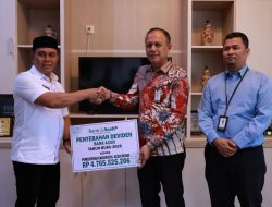 Bupati Aceh Besar Terima Dividen dari Bank Aceh Syariah Rp4,76 Miliar