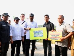 Gubernur Aceh Tinjau Pemulihan Aceh Tamiang, Seraya Salurkan Bantuan