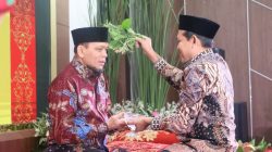 Peusijeuk Tiga Pejabat Asal Aceh oleh Masyarakat Aceh di Jakarta